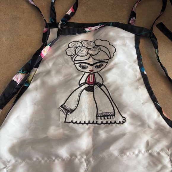 Frida Kahlo Apron Floral Black Roses Embroidered Zipper Pockets - Picture 4 of 4